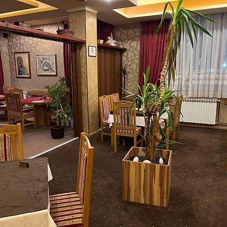 Hotel Dva Goluba Pale Exteriér fotografie