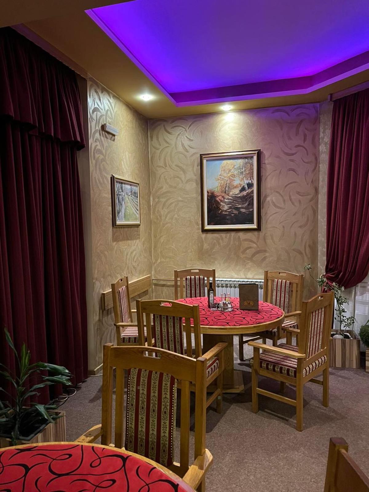 Hotel Dva Goluba Pale Exteriér fotografie