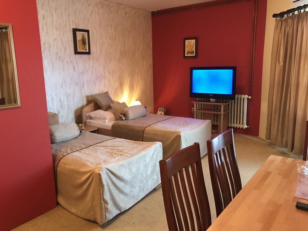 Hotel Dva Goluba Pale Exteriér fotografie