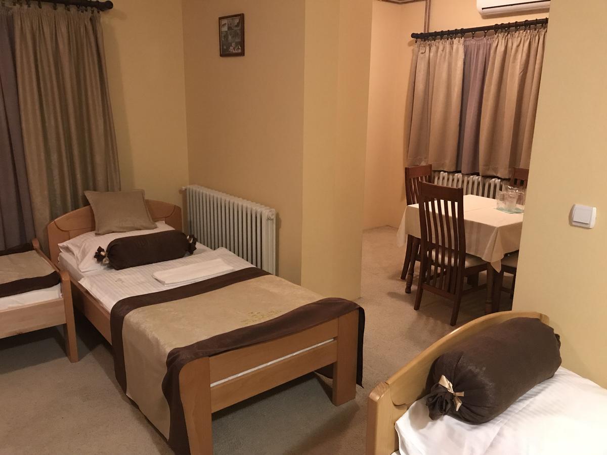 Hotel Dva Goluba Pale Exteriér fotografie